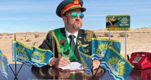 bir-kararla-kendi-ulkesini-kurdu-nato-zirvesine-davet-edildi-19-bin-vatandasi-var-JnYEIZIQ.jpg