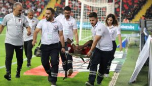 galatasaray-macinda-sakatlanmisti-gaziantep-fk-mbakatanin-son-durumunu-acikladi-azg3mP8v.jpg