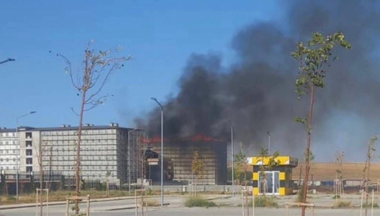 konyada-insaat-halindeki-yurt-binasinda-yangin-panigi-7uvtc7kh.jpg