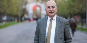 midasin-esek-kulaklarini-ornek-gostererek-anlatti-mahfi-egilmez-buyuk-sirrini-acikladi-w8kgh7iA.jpg