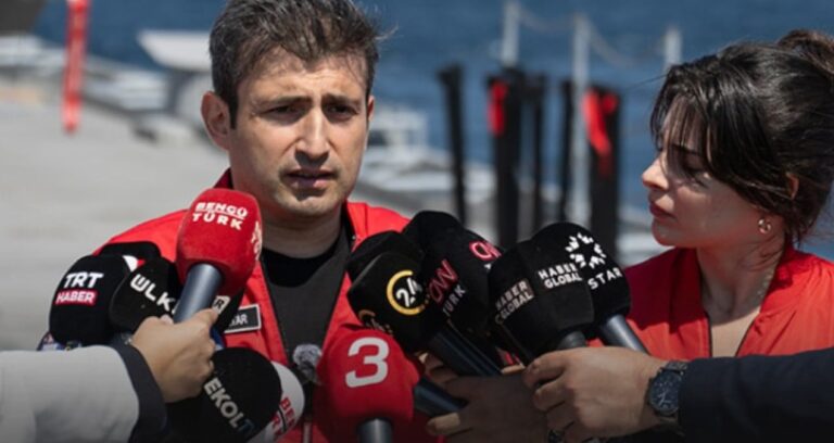 neden-mikrofonda-komutanlar-degil-erdoganin-damadi-selcuk-bayraktar-var-kqr4ReQv.jpg