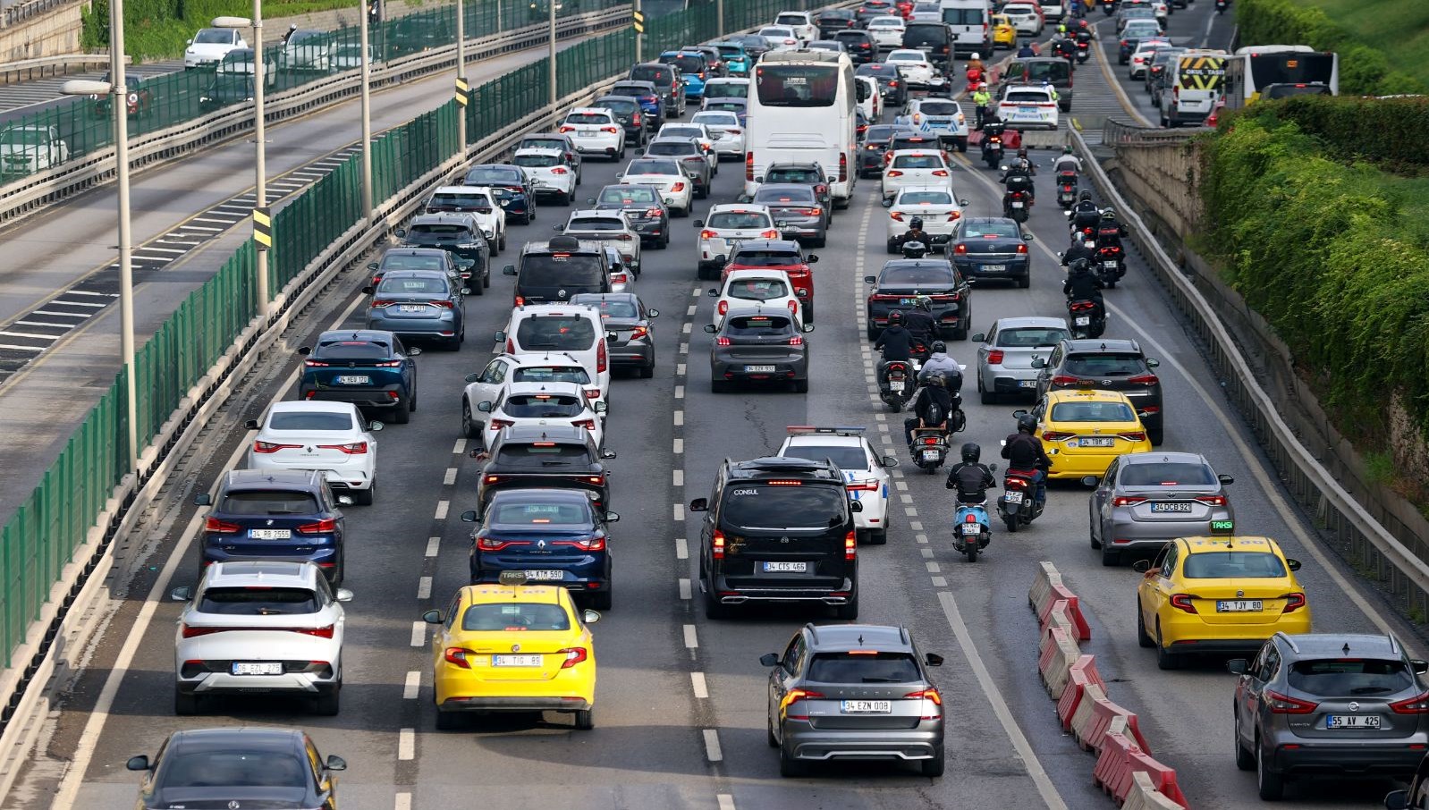 İstanbul’da pazartesi trafiği: Anadolu Yakası dur kalk ilerliyor