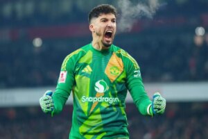 manchester-uniteddan-altay-bayindira-buyuk-sok-RrHQH3eI.jpg