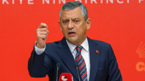ozgur-ozel-kilicdaroglu-partinin-basina-atanirsa-tanimayacagiz-kalamazlar-orada-chp-genetigi-buna-izin-vermez-q8y96Huh.png