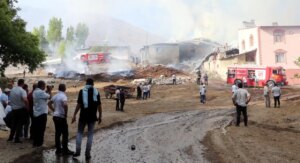 yanginda-mahsur-kalan-kediyi-kurtardi-3Ctg7yrL.jpg