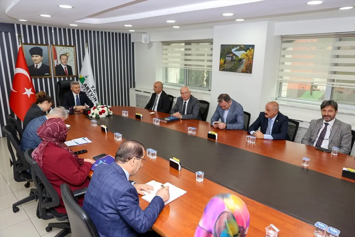 artvinde istihdam ve egitim toplantisi rwxLOCBW.jpg