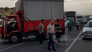 diyarbakir mardin karayolunda feci kaza 14 yarali Tpmmdu3w.jpg
