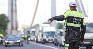meclisin masasinda trafik kurallari var araba sattiracak cezalar kapida 1Ex4kfv5.jpg