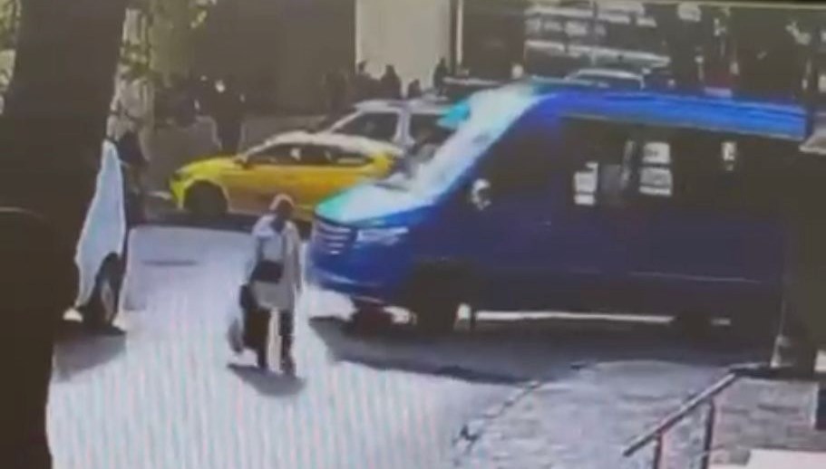 minibusun carptigi yasli kadin yaralandi 7AgwkGfM.jpg