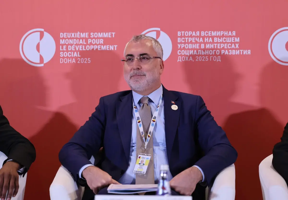 bakan isikhan kuresel sosyal adalet koalisyonu forumuna katildi X4VsbWVu.jpg