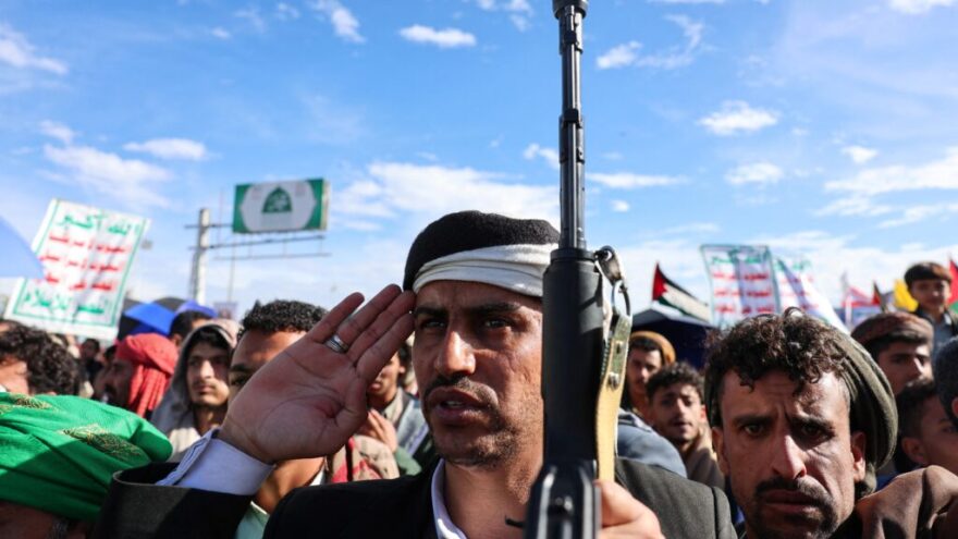 Husiler resmen savaşa katıldı. İsrail’e ilk füze saldırısı