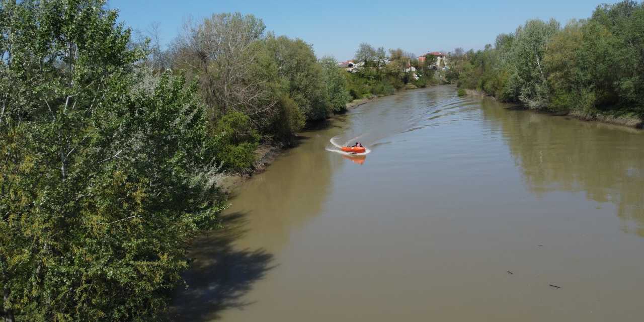 6 Yaşındaki Çocuk Nehirde Kayboldu: “Balığı Yakalamak İçin İple Suya Sarktı” İddiası